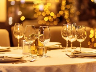 From indulgent fine dining and global flavors to healthy, resolution-friendly dishes, there’s something to delight every palate. From indulgent fine dining and global flavors to healthy, resolution-friendly dishes, there’s something to delight every palate.