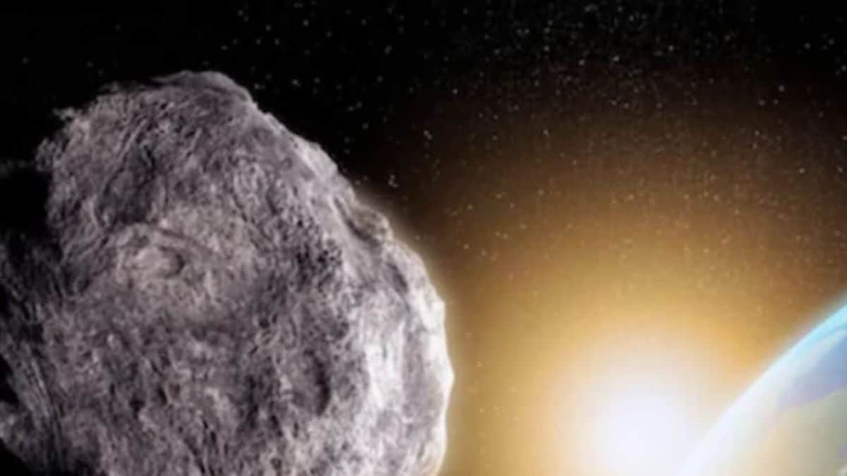 Giant Asteroid Skims Earth!
