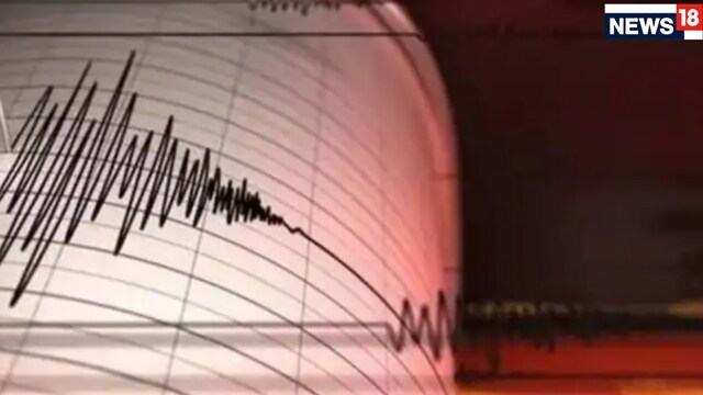 During quakes, take cover under sturdy furniture, stay indoors if in a high-rise, and evacuate to open areas afterwards. (News18 Hindi)