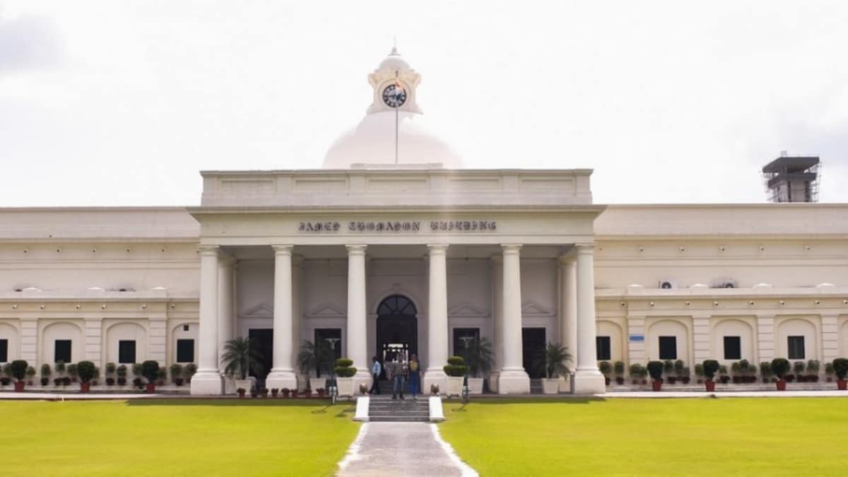 IIT Roorkee Launches Advanced Certificate In Quantum Computing | Education  and Career News - News18