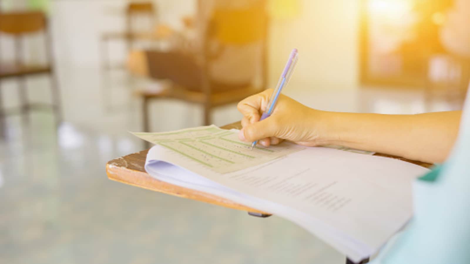 The main exam will have two papers. The first paper will be on General Hindi with 100 questions carrying 200 marks, to be completed in two hours. Candidates need to score at least 30 percent marks in this paper, though the marks will not be counted for merit. The second paper will cover subjects such as General Studies, General Science, Civics, Indian History, Indian Geography, Mathematics, and Mental Ability. This paper will also have 100 questions for 200 marks and will be of two hours duration. Negative marking of 0.2 marks per wrong answer will apply in both papers.