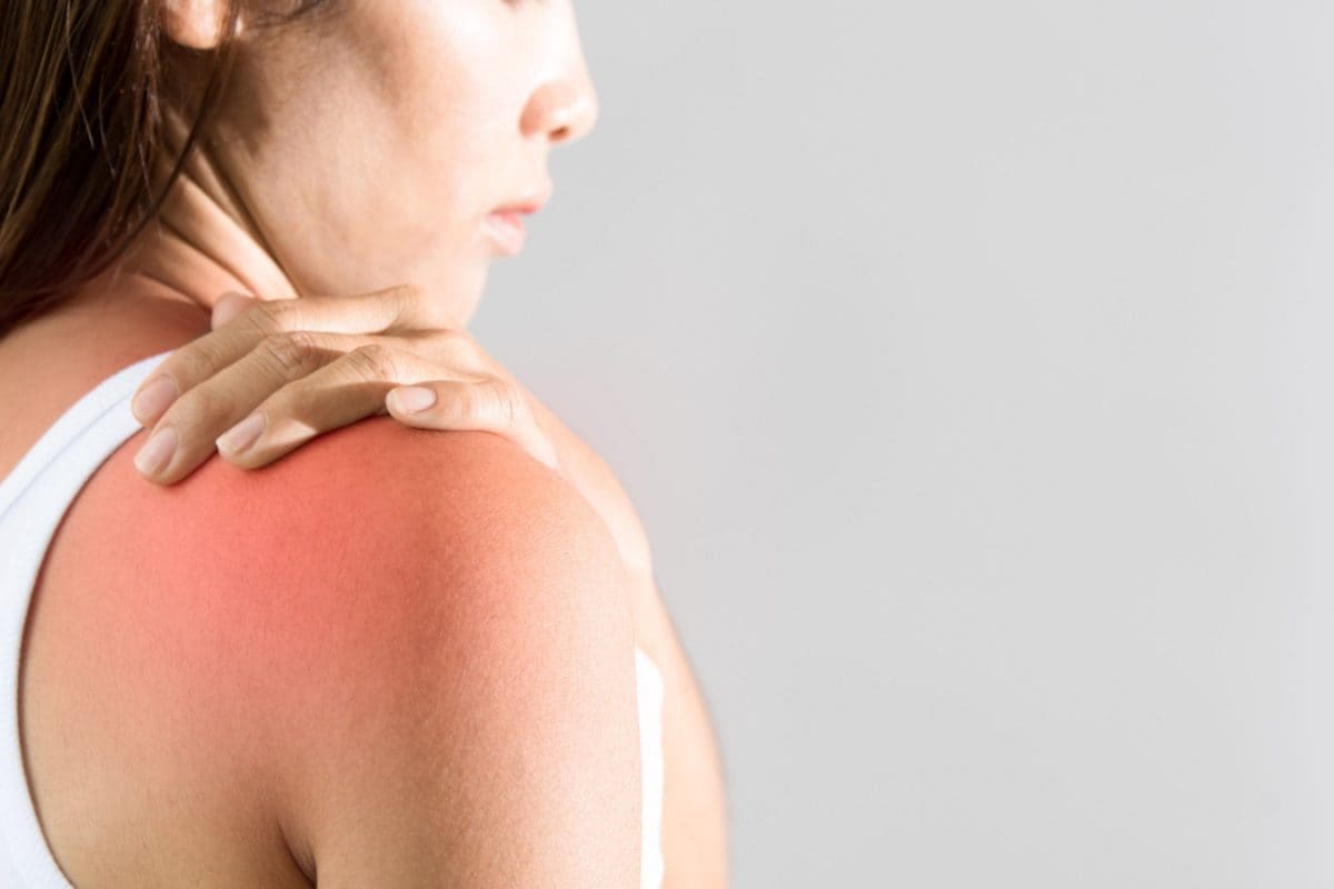 Right Shoulder Pain? It Could Be A Warning Sign Of Gallstones