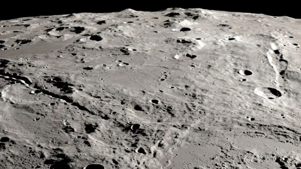 月との小惑星の衝突は、10分以内に「巨大な峡谷」を作成します