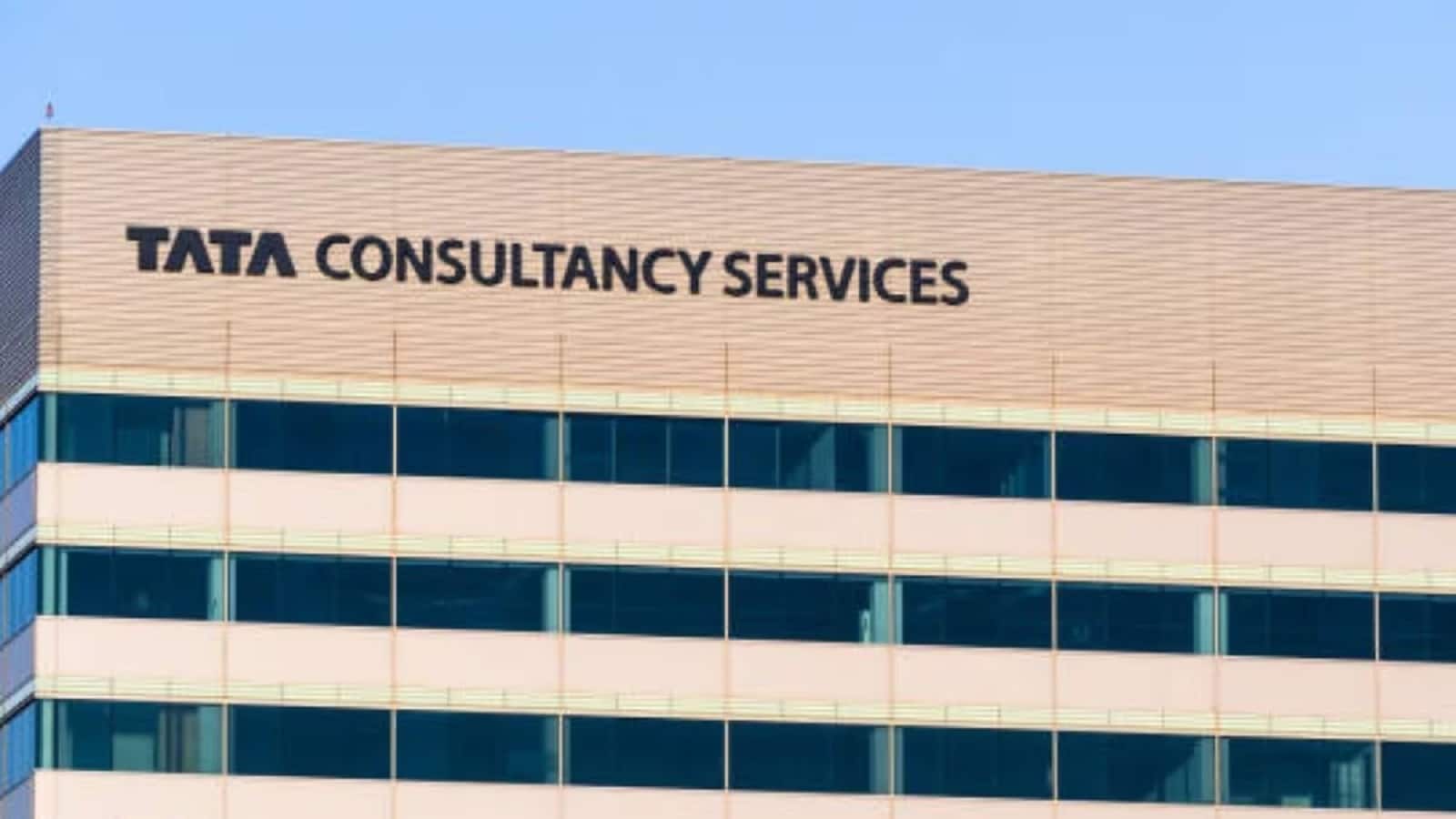  Tata Consultancy Services (TCS) 