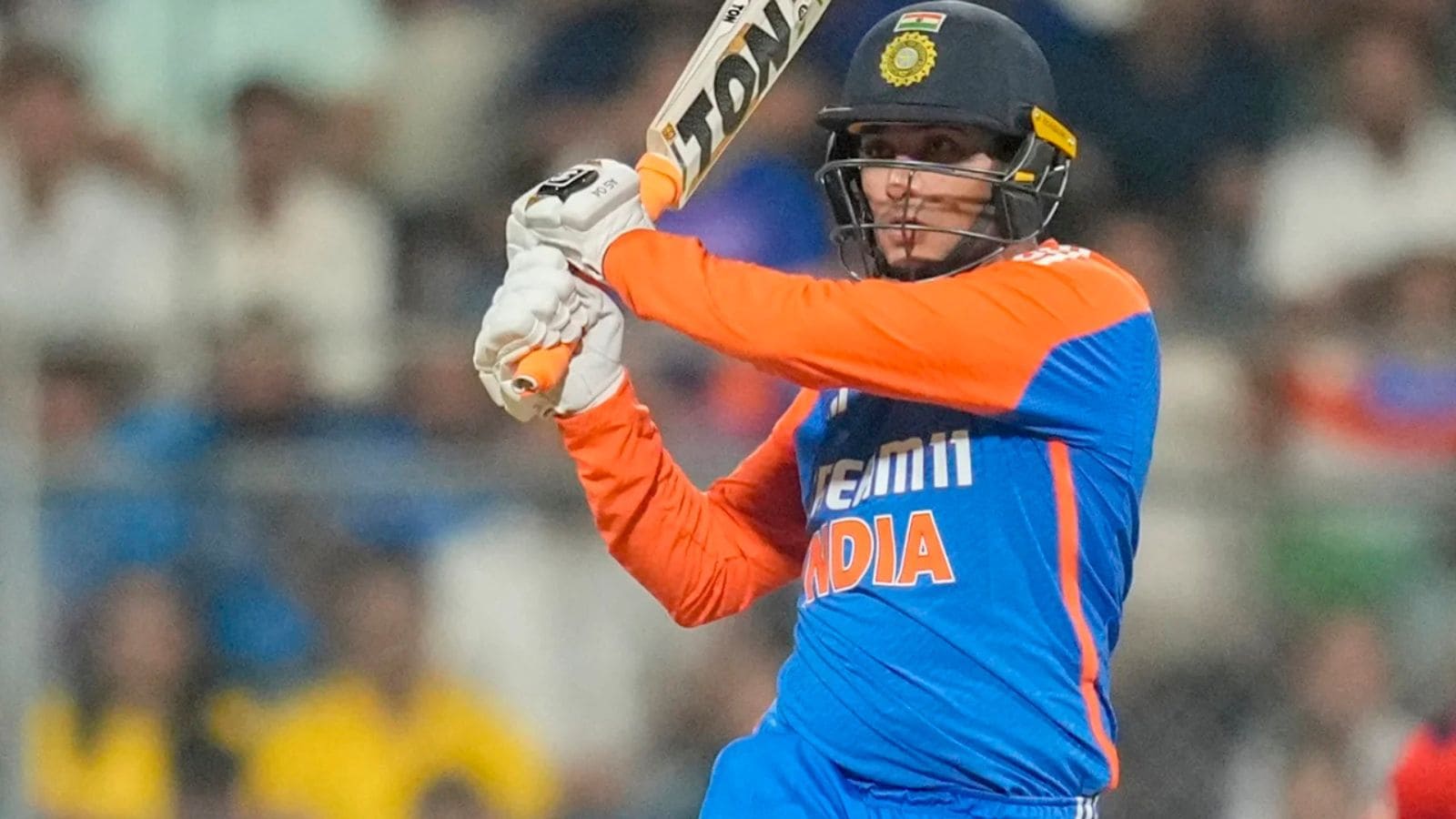 Abhishek Sharma Meets Former Pakistan Pacer In Dubai, Video Goes Viral:  Watch | Cricket News - News18