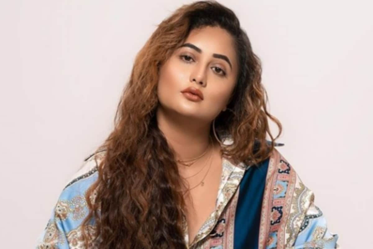 Rashami Desai Aka Meenakshi Kapoor Adds A New Dimension To Wagle Ki Duniya