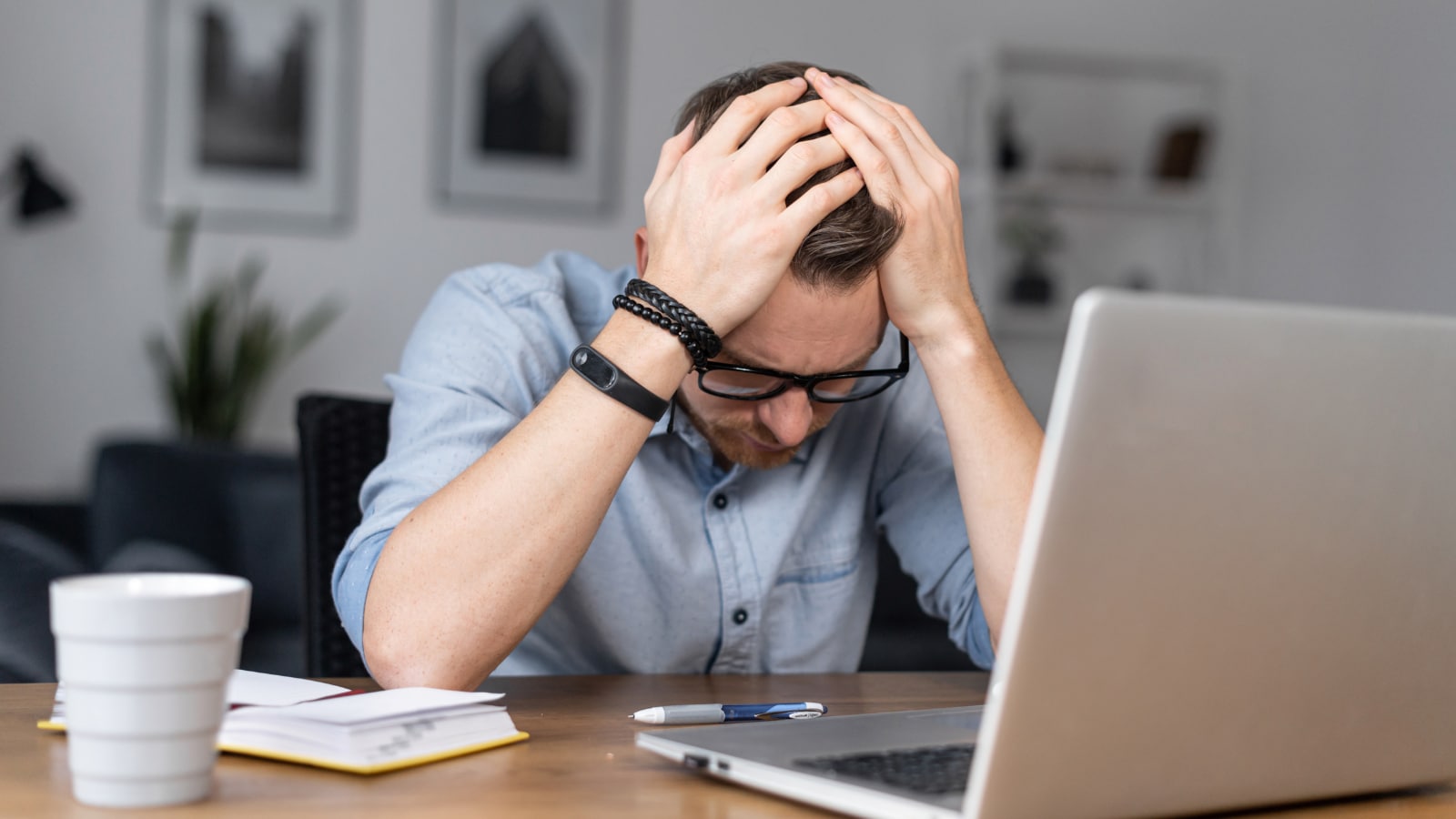 A Customer Service Executive can typically earn between Rs 1.8 Lakh per year to Rs 4.5 Lakh per year. 