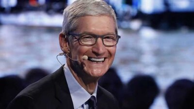 Apple CEO Tim Cook Goes Unnoticed At New Orleans Restaurant. Viral ...
