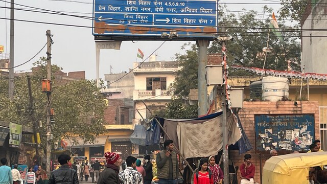 Mustafabad, is connected by the nearby Maujpur metro station and that's the only urban highlight for the area. Stepping in Mustafabad, one doesn’t feel like they are in a part of the national capital. (Image: News18)