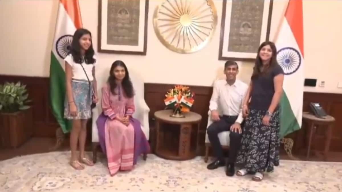 Former UK PM Rishi Sunak, Family Visits Parliament | Watch Former UK PM Rishi Sunak, Family Visits Parliament | Watch