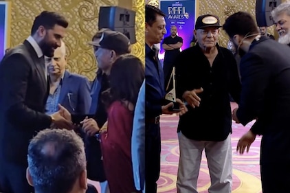 Arjun Kapoor Touches Salim Khan's Feet, Abhishek Bachchan Hugs Him At Showsha Reel Awards | Watch