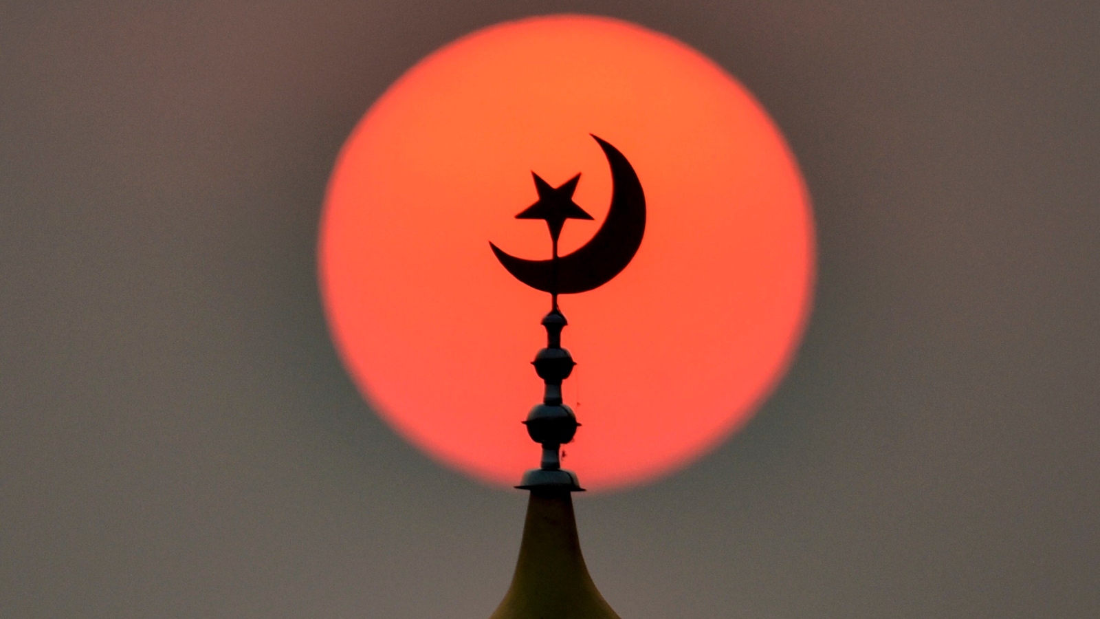 Happy Eid ul-Fitr 2025: Eid Mubarak Wishes, Photos, Images And Messages For WhatsApp, Instagram, Facebook - News18