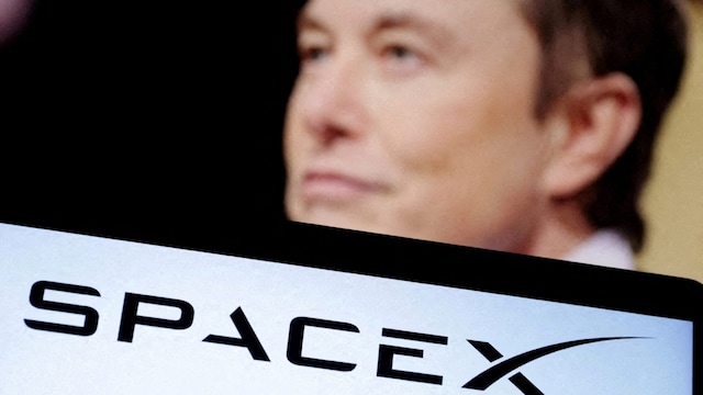 Elon Musk announces SpaceX's Mars mission (Reuters Image)