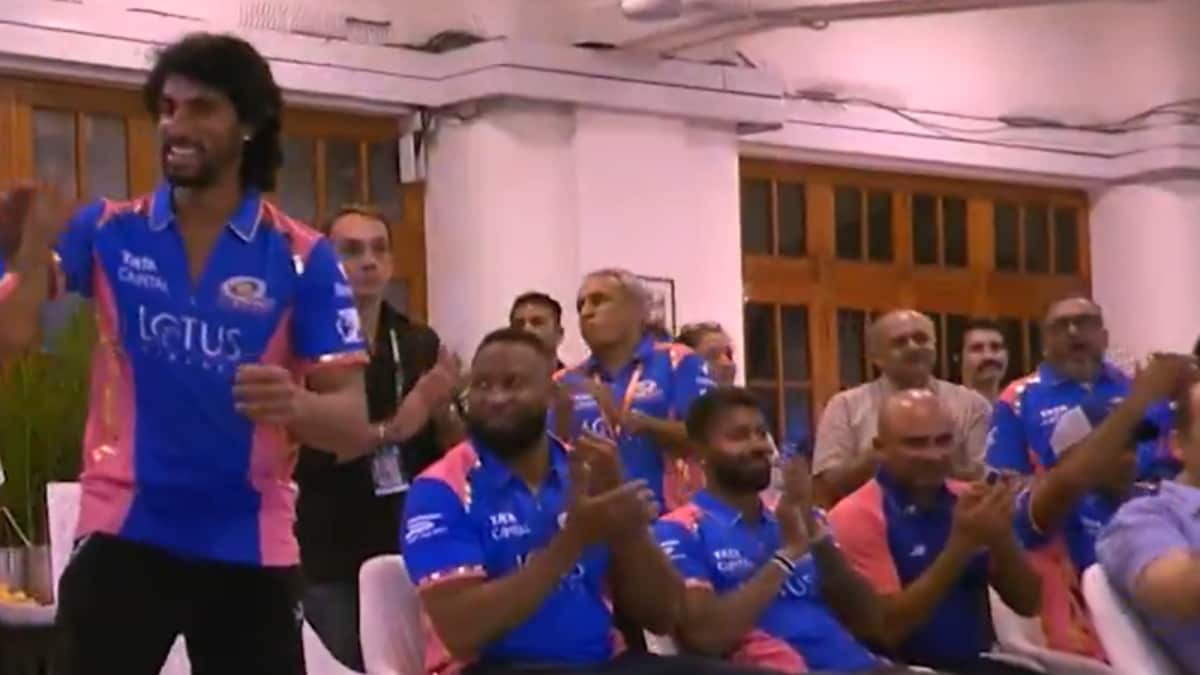 Watch Hardik Pandya, Tilak Varma Celebrate As Mumbai Indians Qualify For WPL 2025 Final News18