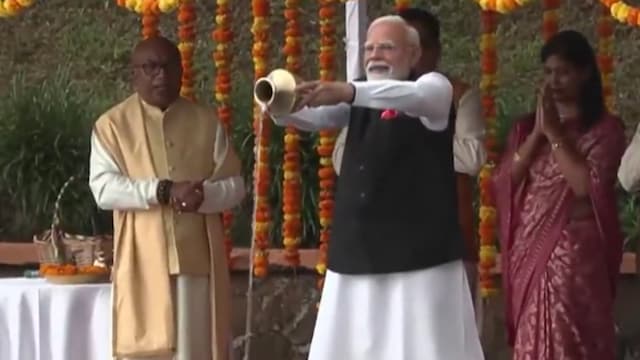 Prime Minister Narendra Modi at Ganga Talao in the district of Savanne. (PTI)