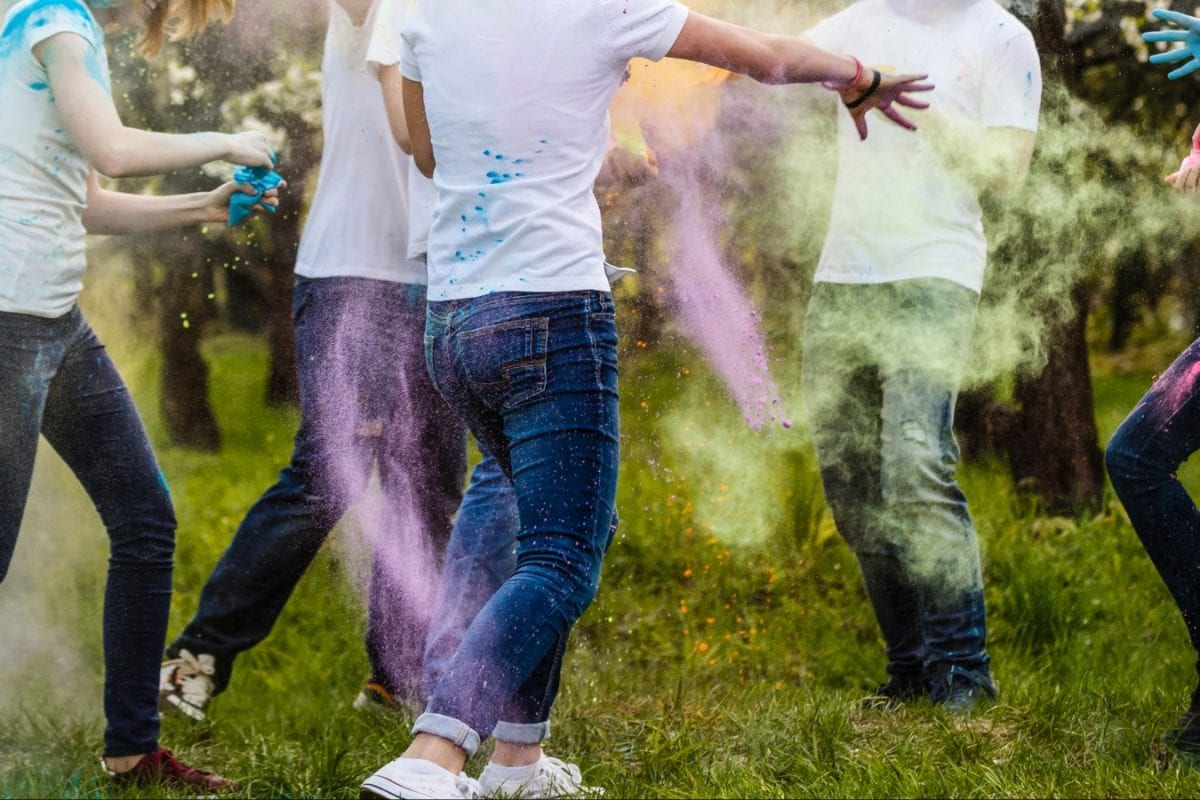 Holi 2025: 5 Easy Hacks To Remove Colour Stains From Your Clothes At Home