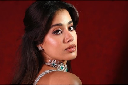 News18 Showsha Reel Awards 2025: Janhvi Kapoor Wins Best Actress Award For Mr And Mrs Mahi