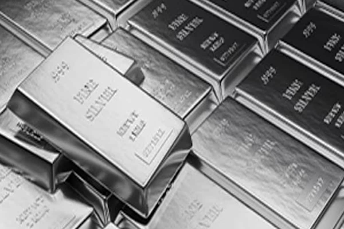 Silver At All-Time High In India: Should You Buy Now, What's The Price Outlook After Crossing Rs 1-Lakh Mark?