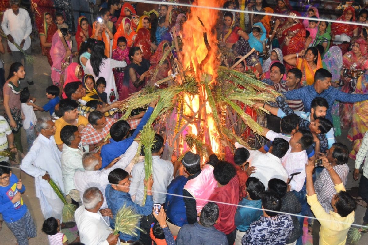 Holi 2025: Holika Dahan, Shubh Muhurat, History, Rituals, And Wishes To Share