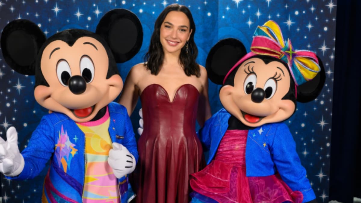 Gal Gadot Promotes Snow White At Disneyland Amid Feud Rumours With Rachel Zegle Gal Gadot Promotes Snow White At Disneyland Amid Feud Rumours With Rachel Zegle