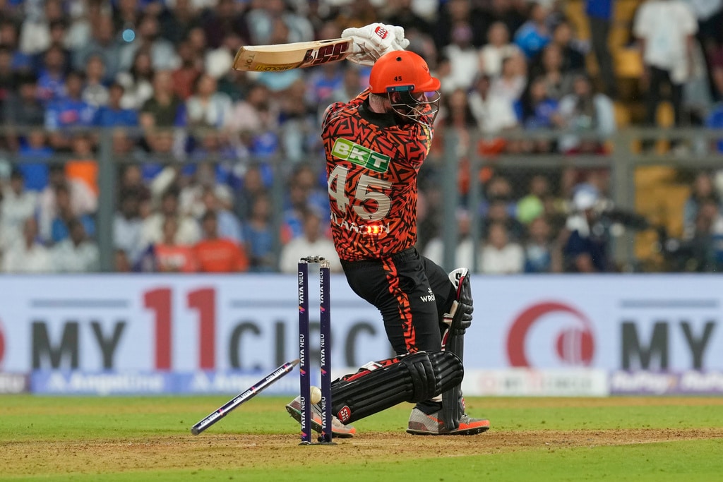 Heinrich Klaasen fought back with 37 from 28 balls but Jasprit Bumrah accounted for his wicket (AP) Heinrich Klaasen fought back with 37 from 28 balls but Jasprit Bumrah accounted for his wicket (AP)