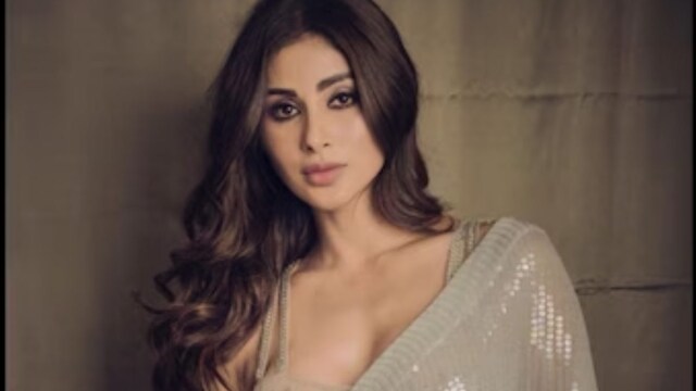 Mouni Roy is currently in Scotland to shoot for Varun Dhawan’s upcoming film 'Hai Jawani Toh Ishq Hona Hai'. 