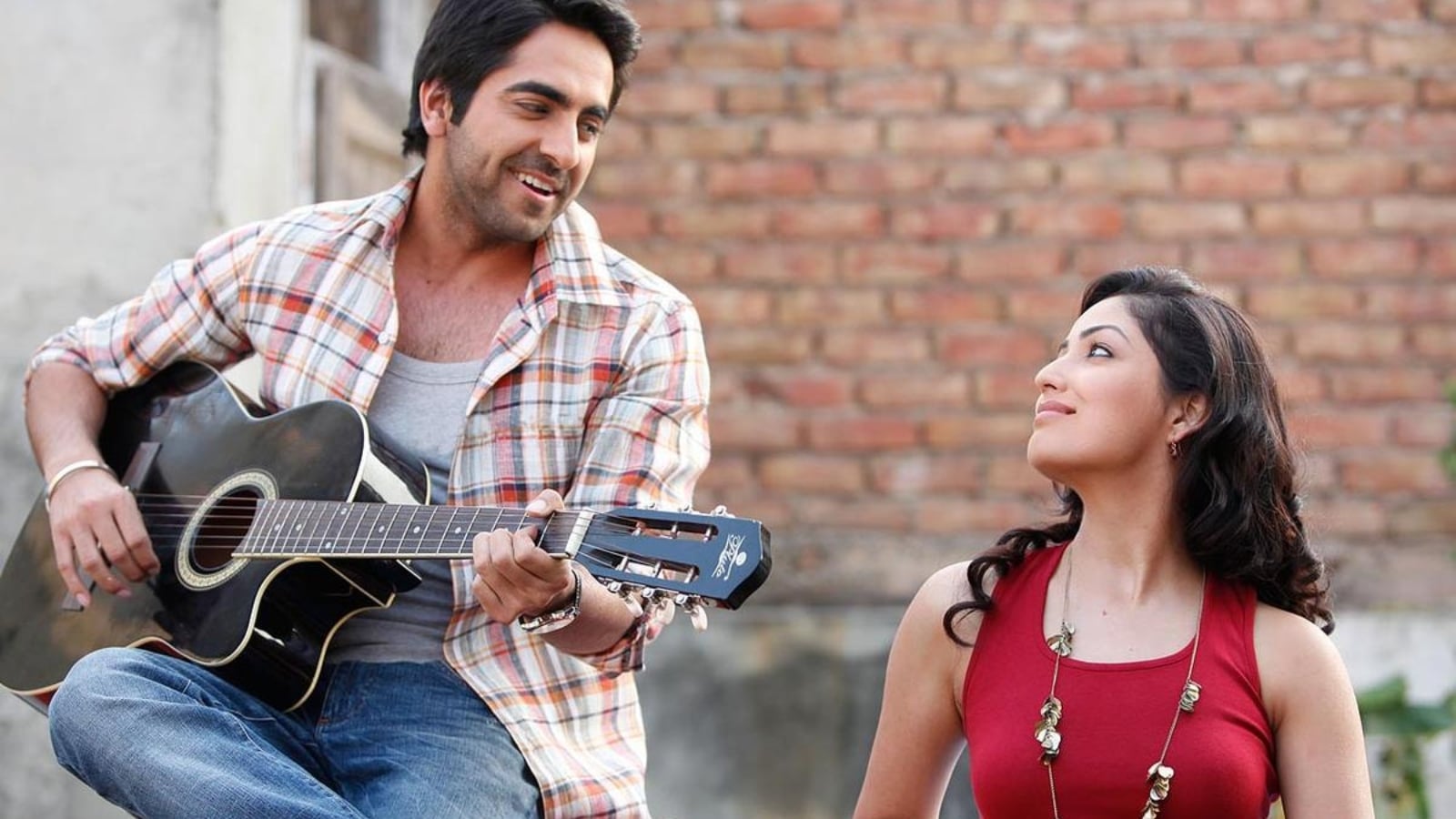 Vicky Donor (Amazon Prime Video): Directed by Shoojit Sircar, Vicky Donor marked the Bollywood debut of Ayushmann Khurrana and Yami Gautam. Released in 2012, the film tackled the sensitive topic of sperm donation and infertility. Made on a budget of Rs 15 crore, the romantic comedy became a commercial success, earning Rs 66.32 crore.
