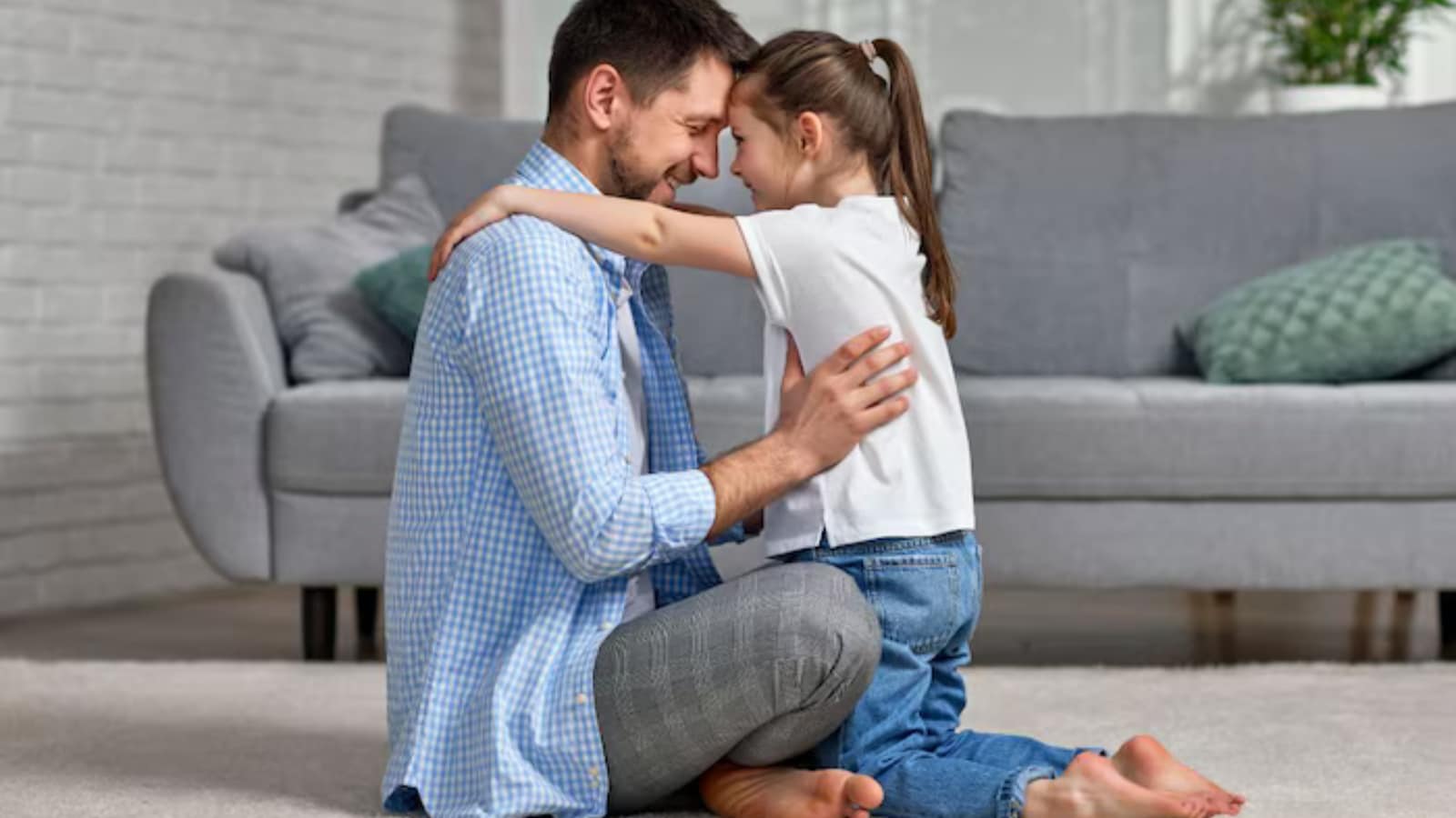 Why Do Daughters Share A Stronger Bond With Fathers Than Their Mothers? | Lifestyle News - News18