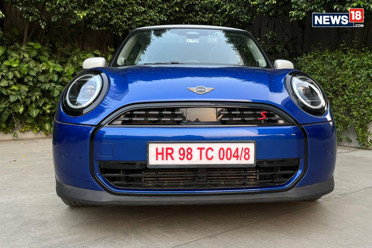 MINI Cooper S. (Photo: Shahrukh Shah/ News18) MINI Cooper S. (Photo: Shahrukh Shah/ News18)