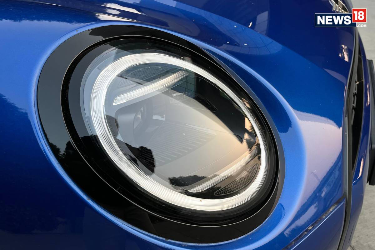 MINI Cooper S. (Photo: Shahrukh Shah/ News18) MINI Cooper S. (Photo: Shahrukh Shah/ News18)