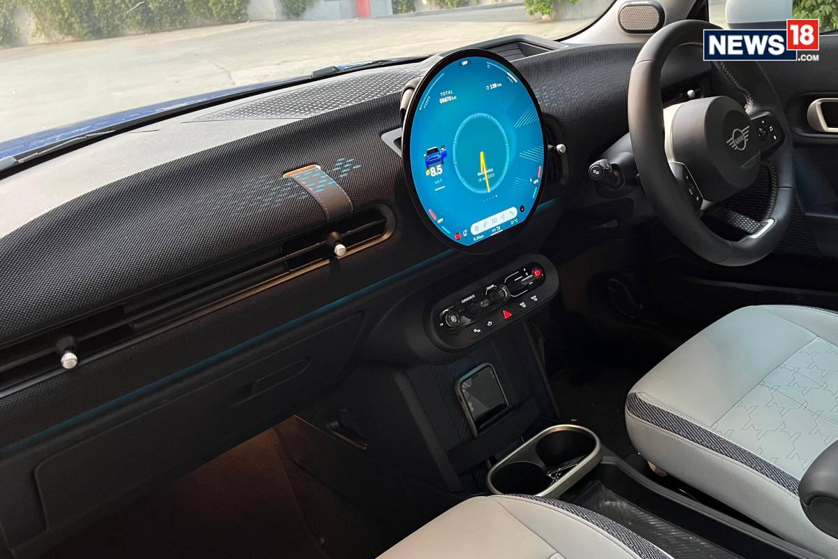 MINI Cooper S. (Photo: Shahrukh Shah/ News18) MINI Cooper S. (Photo: Shahrukh Shah/ News18)