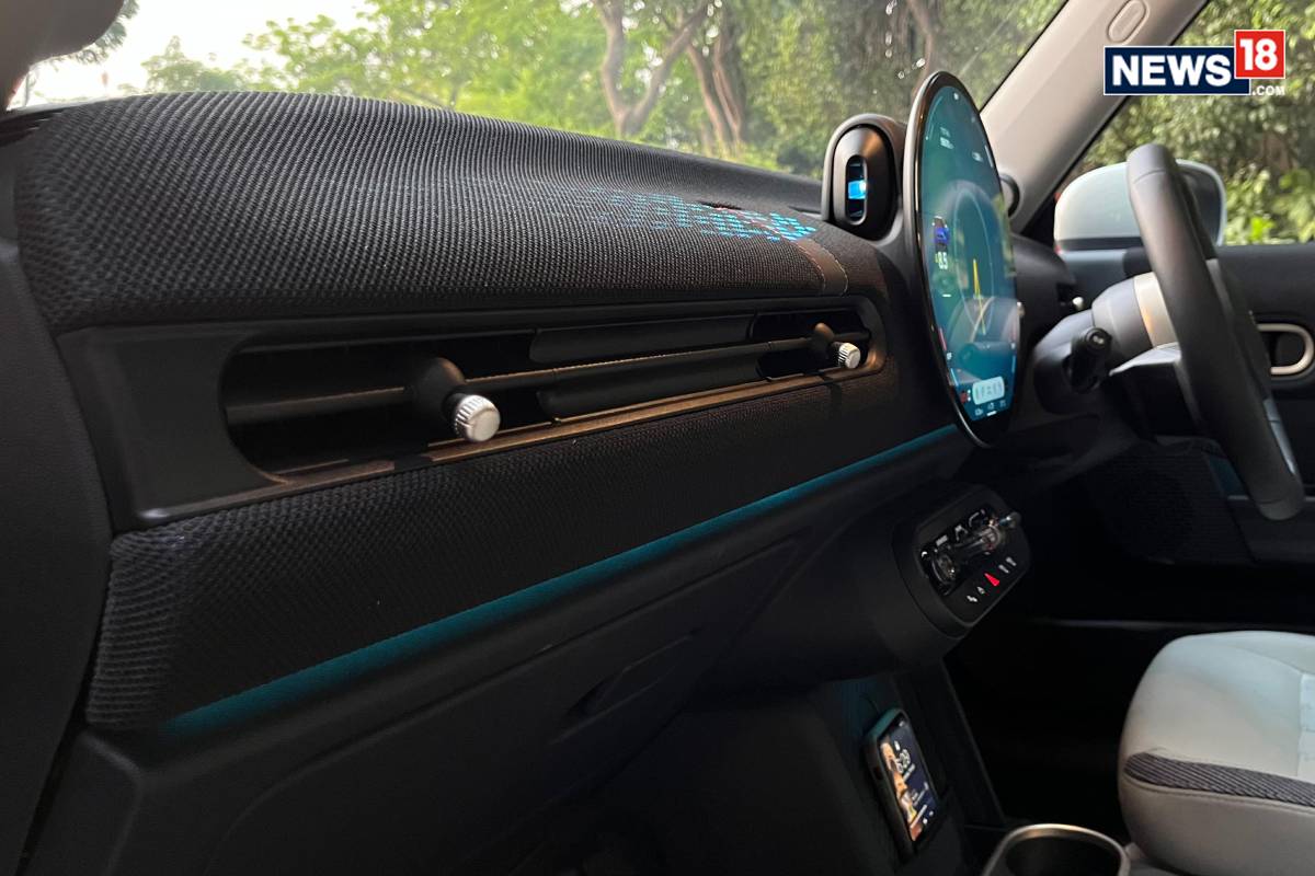 MINI Cooper S. (Photo: Shahrukh Shah/ News18) MINI Cooper S. (Photo: Shahrukh Shah/ News18)