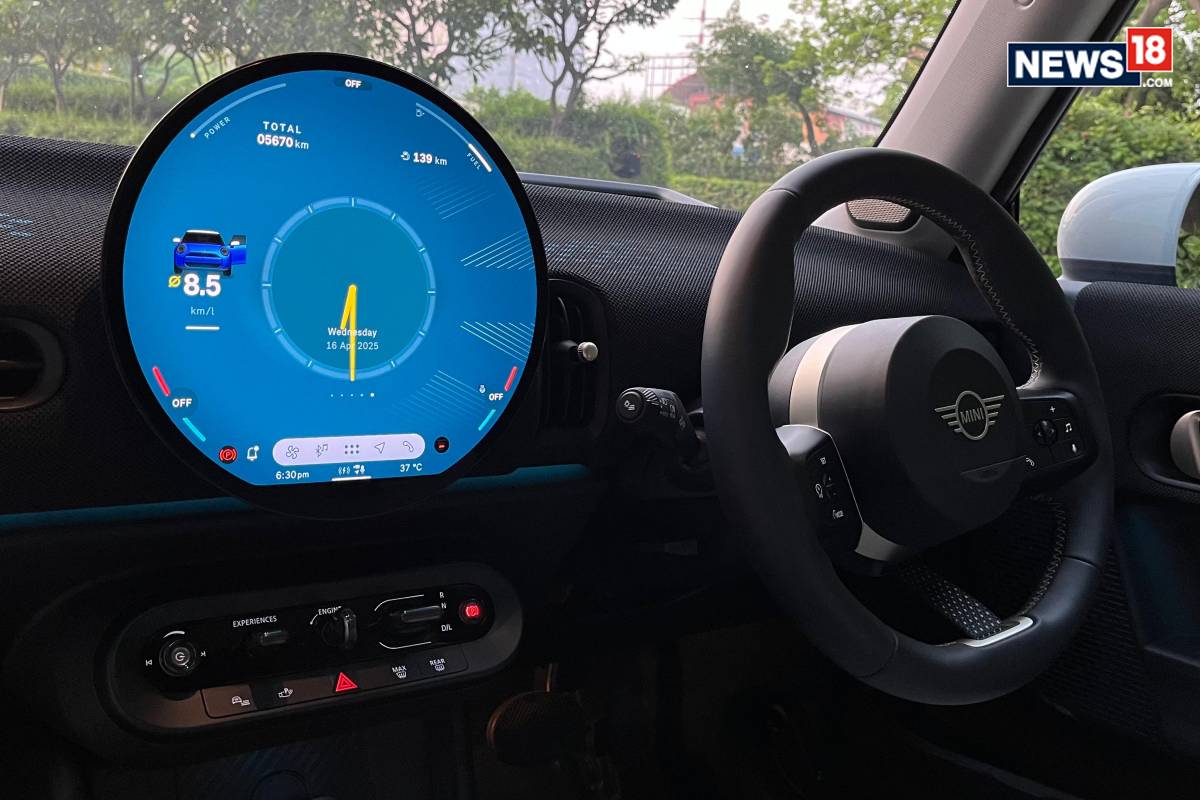 MINI Cooper S. (Photo: Shahrukh Shah/ News18) MINI Cooper S. (Photo: Shahrukh Shah/ News18)