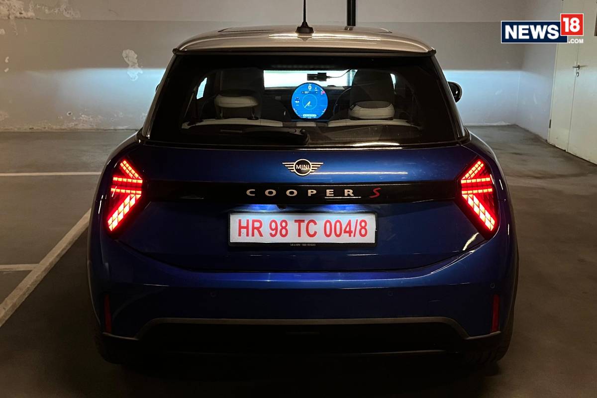 MINI Cooper S. (Photo: Shahrukh Shah/ News18) MINI Cooper S. (Photo: Shahrukh Shah/ News18)