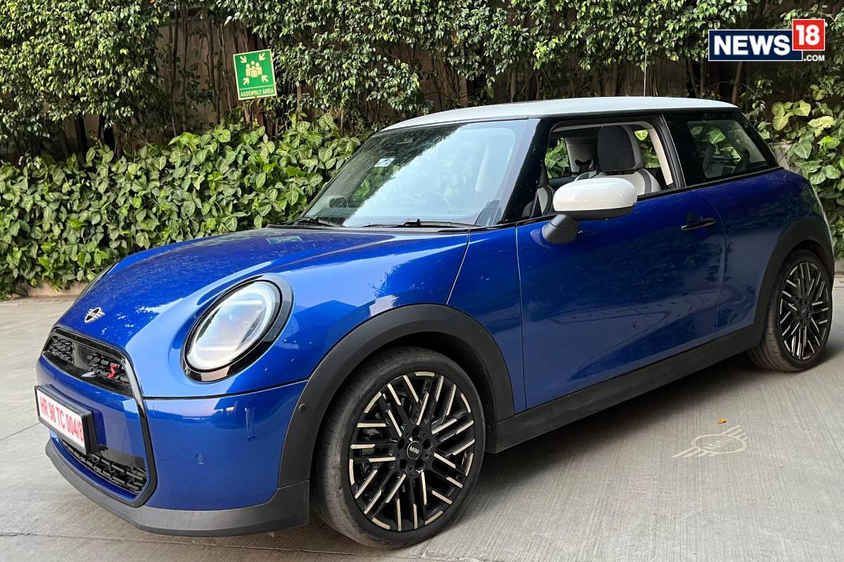 MINI Cooper S. (Photo: Shahrukh Shah/ News18) MINI Cooper S. (Photo: Shahrukh Shah/ News18)