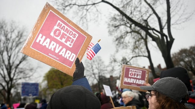  REUTERS)