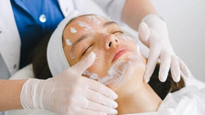 A single facial before a festival will not transform the skin. At best, it can exfoliate dead cells, hydrate, and improve circulation, which gives a temporary glow.