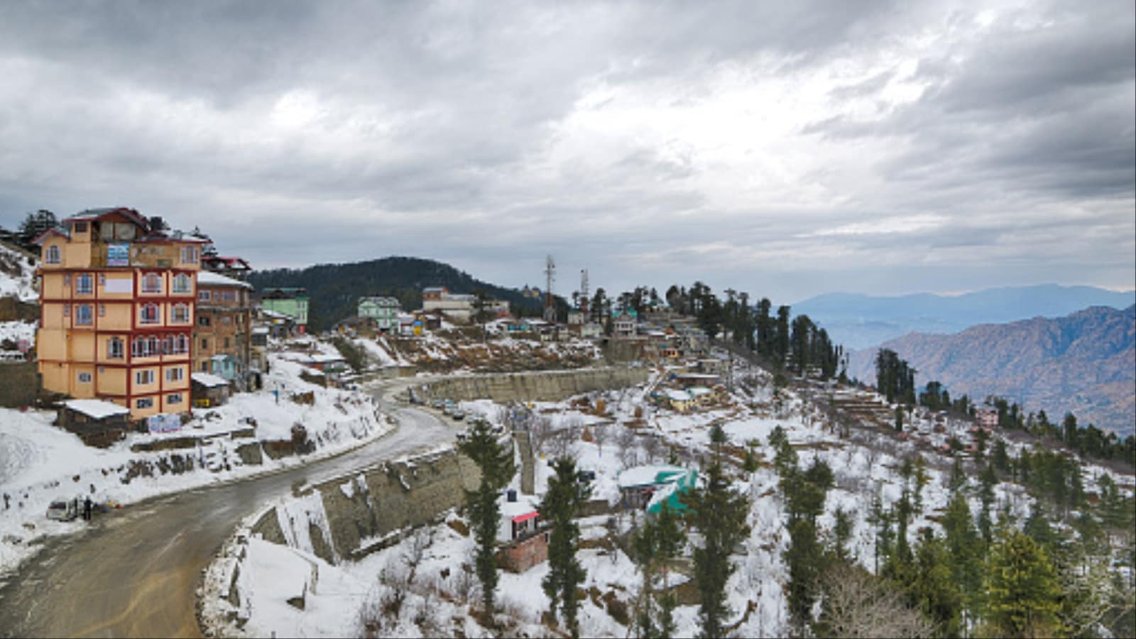 Shimla, Himachal Pradesh: This hill station is a picturesque blend of colonial-era buildings, pine forests, and snow-capped mountains, perfect for those seeking a classic mountain town aesthetic. Shimla, Himachal Pradesh: This hill station is a picturesque blend of colonial-era buildings, pine forests, and snow-capped mountains, perfect for those seeking a classic mountain town aesthetic.