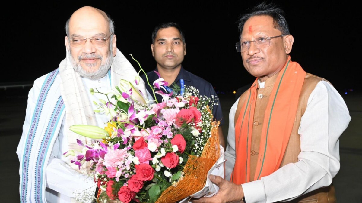 Amit Shah Arrives In Chhattisgarh; To Interact With Security Officials On Anti-Naxal Operations Amit Shah Arrives In Chhattisgarh; To Interact With Security Officials On Anti-Naxal Operations