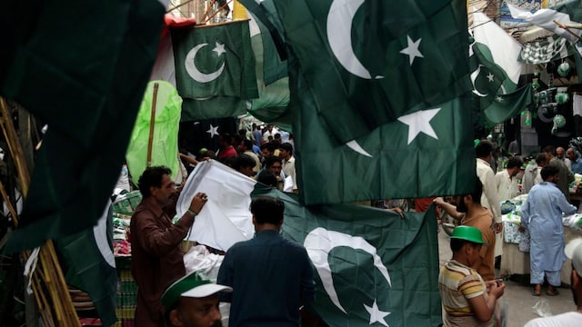Approximately 1.5 million Pakistanis live near the Line of Control (LoC) and a war would trigger a refugee crisis. (PTI)
