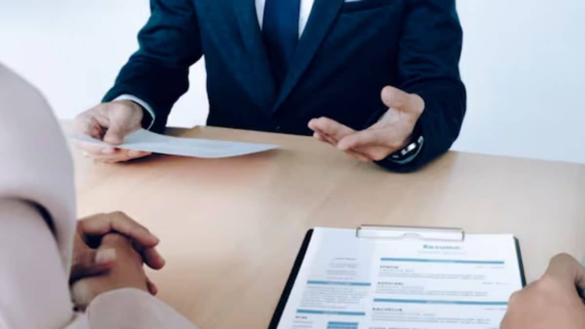 HR Asks About 30-Year Resume Gap, Raises Question on Relevance