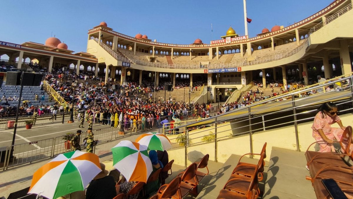 Gates Shut, No Handshakes Between BSF And Pakistan Rangers: Muted Beating Retreat At Attari Gates Shut, No Handshakes Between BSF And Pakistan Rangers: Muted Beating Retreat At Attari