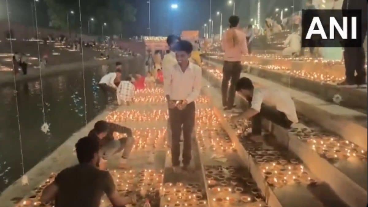 Over 2.5 Lakh Diyas Lit In Ayodhya To Celebrate Ram Navami | Watch Over 2.5 Lakh Diyas Lit In Ayodhya To Celebrate Ram Navami | Watch