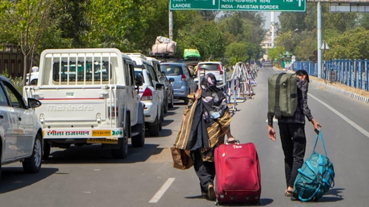 Meerut Woman Married To Pakistani Sent Back From Wagah Border For Holding Indian Passport Meerut Woman Married To Pakistani Sent Back From Wagah Border For Holding Indian Passport
