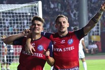 ISL 2024-25 Playoffs: Hernandez' Injury-Time Winner Gifts Jamshedpur FC Slender 2-1 Lead Over Mohun Bagan SG