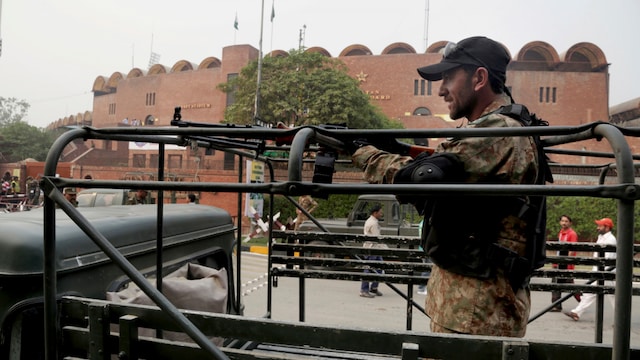 The Commanders of 11 Corps and 12 Corps, stationed on the Balochistan and Afghanistan borders, have reportedly instructed to deploy significant military personnel near the India-Pakistan Line of Control under the 10 Corps Commander. (AP)