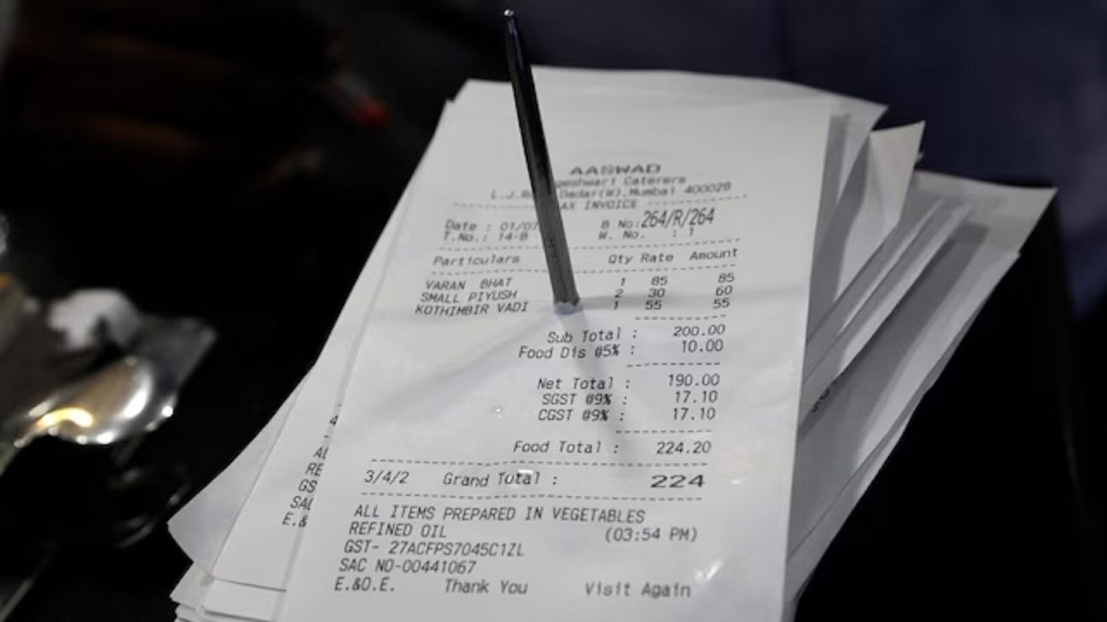 Service Charge At Restaurants: What Are The Latest Rules? All You Need To  Know - News18