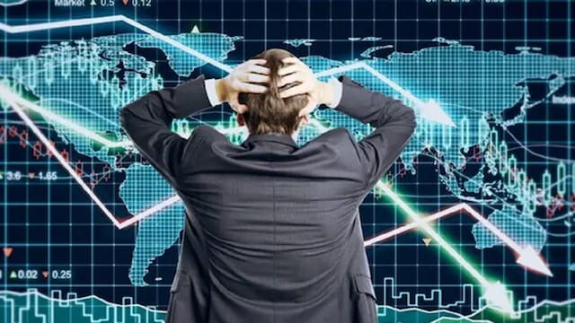 Moody’s Downgrades US Credit Rating: What The Loss Of Aaa Status Means Moody's Cuts US Credit Rating From Aaa To Aa1: What Does It Signal