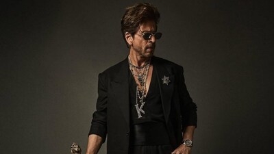 SRK Rocks Huge 'K' Pendant, Black Suit By Sabyasachi In Met Gala 2025 Grand  Debut | Lifestyle News - News18
