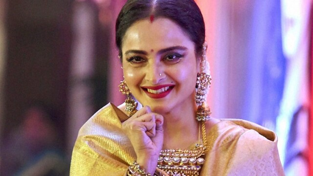 Rekha was kissed without consent by co-star Biswajeet successful  her aboriginal  movie  Anjana Safar. The histrion  aboriginal    said she felt “betrayed” and “furious” implicit    the incident.
